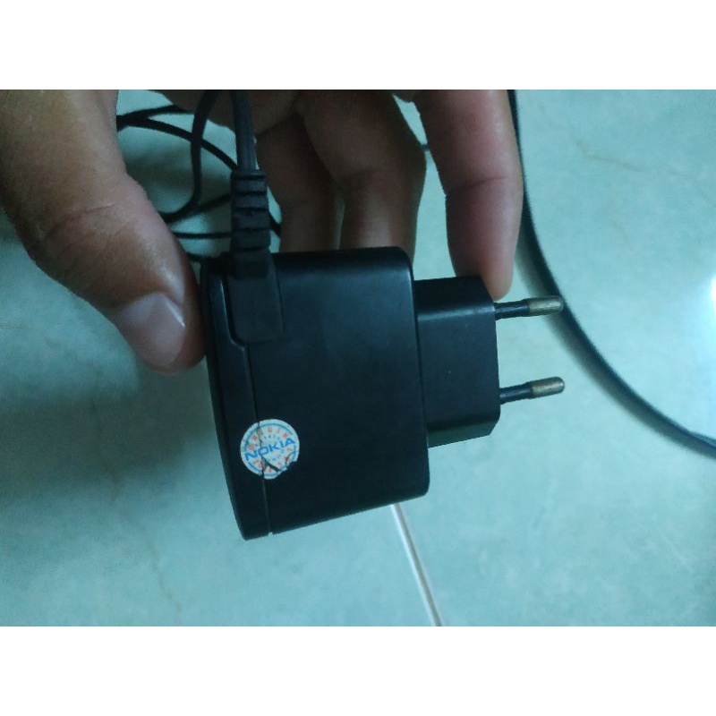 Sạc zin nokia chui nhỏ...