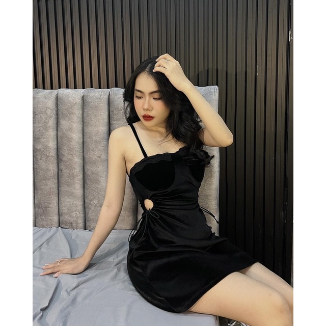 [HÀNG ĐẸP] Đầm Lụa Đen Hai Dây Khoét Eo Tôn Dáng Quyến Rũ