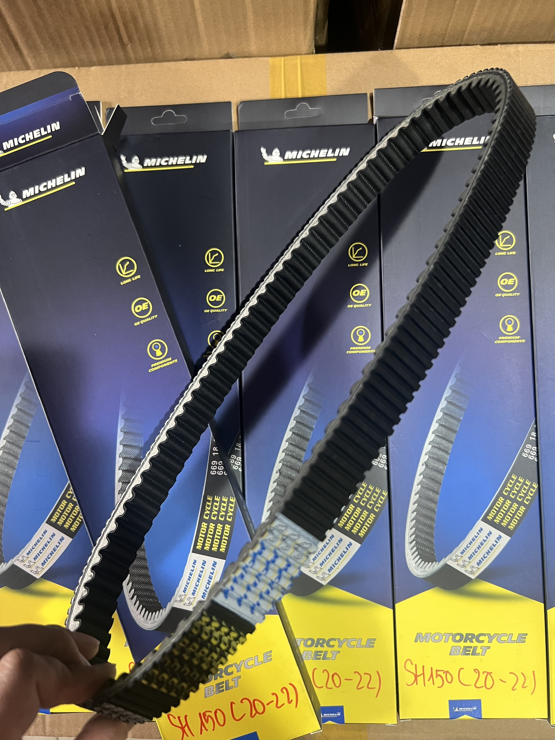 Dây Curoa Michelin cho SHVN 2020 - 2023, dây 2 mặt (KG070897)