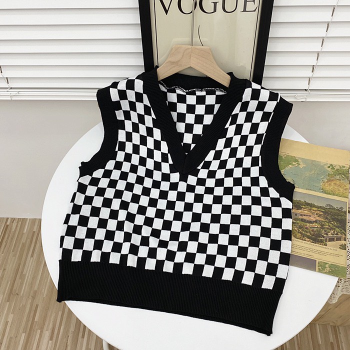 Áo gile len cổ v hình ô vuông