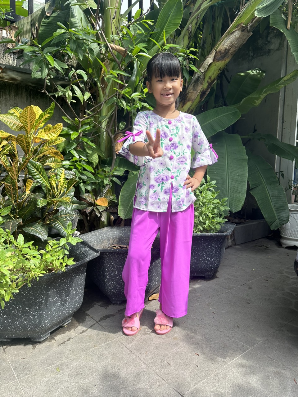 Bộ bà ba vải lụa tay loe cúc bọc cho mẹ và bé gái
