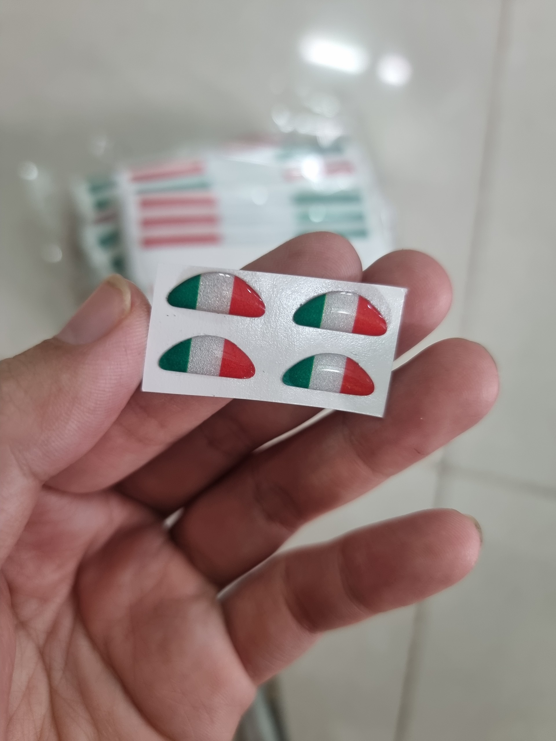 Tem logo cờ ý phản quang nổi