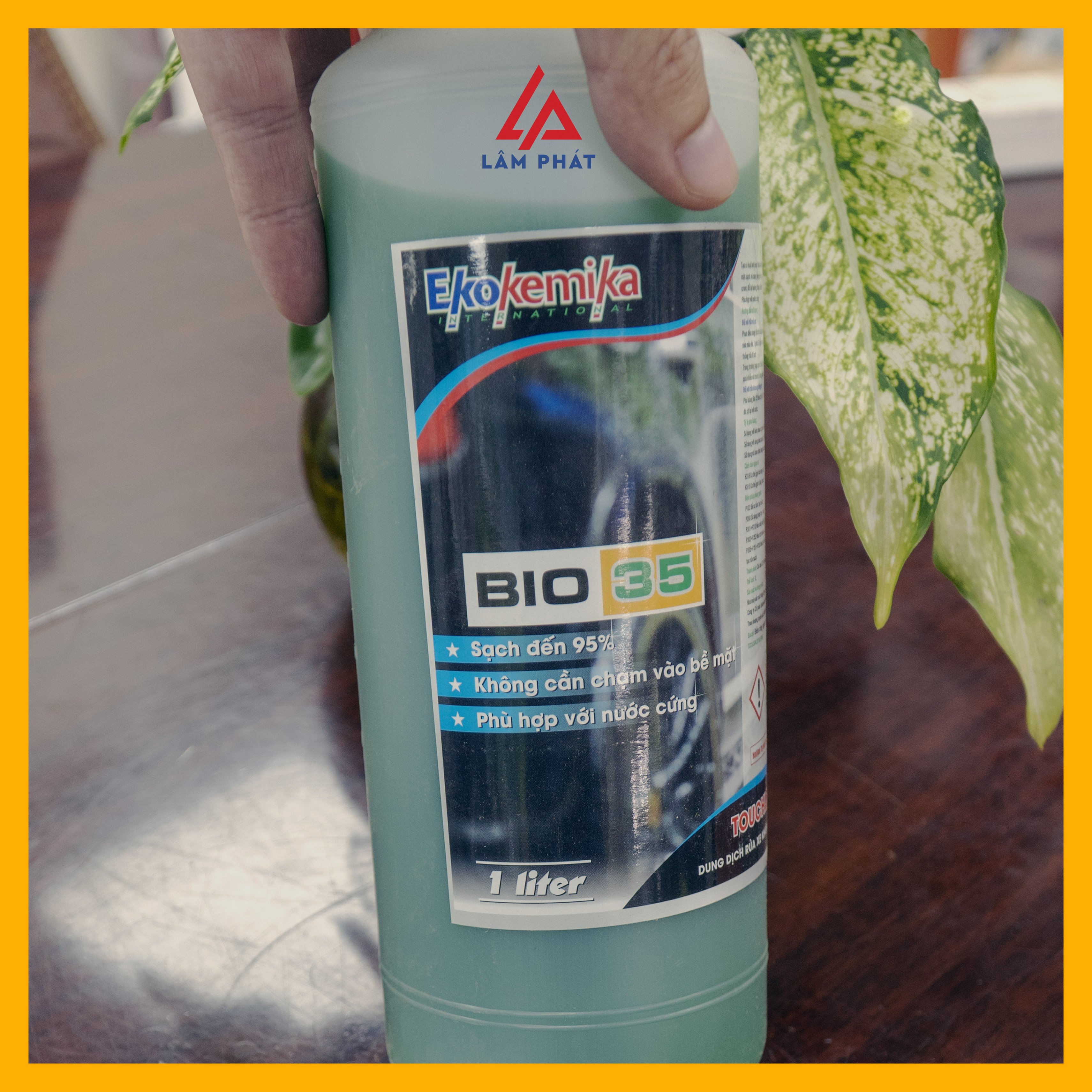 Dung dịch rửa xe không chạm Ekokemika Bio35 chai 1L