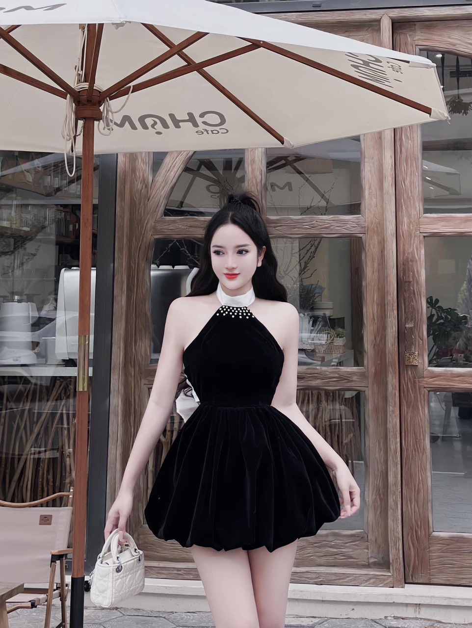 Đầm nhung thiết kế hở lưng đính nơ, váy chữ A cổ yếm hàng cao cấp bán shop cột dây nơ