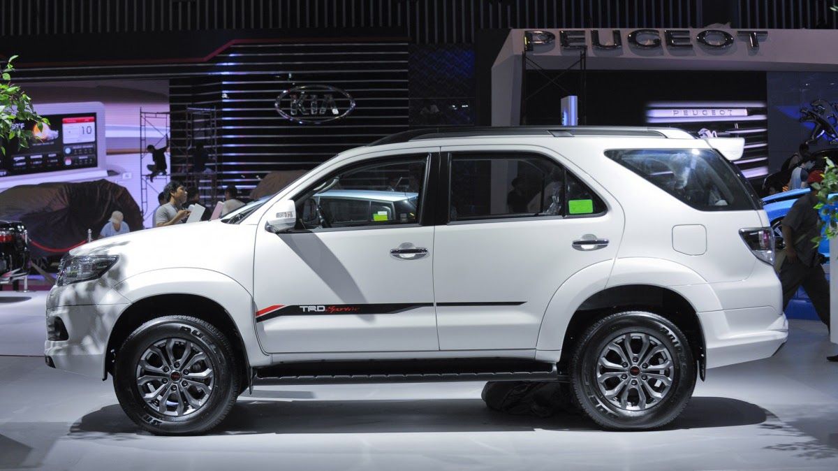 Tem dán xe  fortuner, sedan phong cách trd sportivo