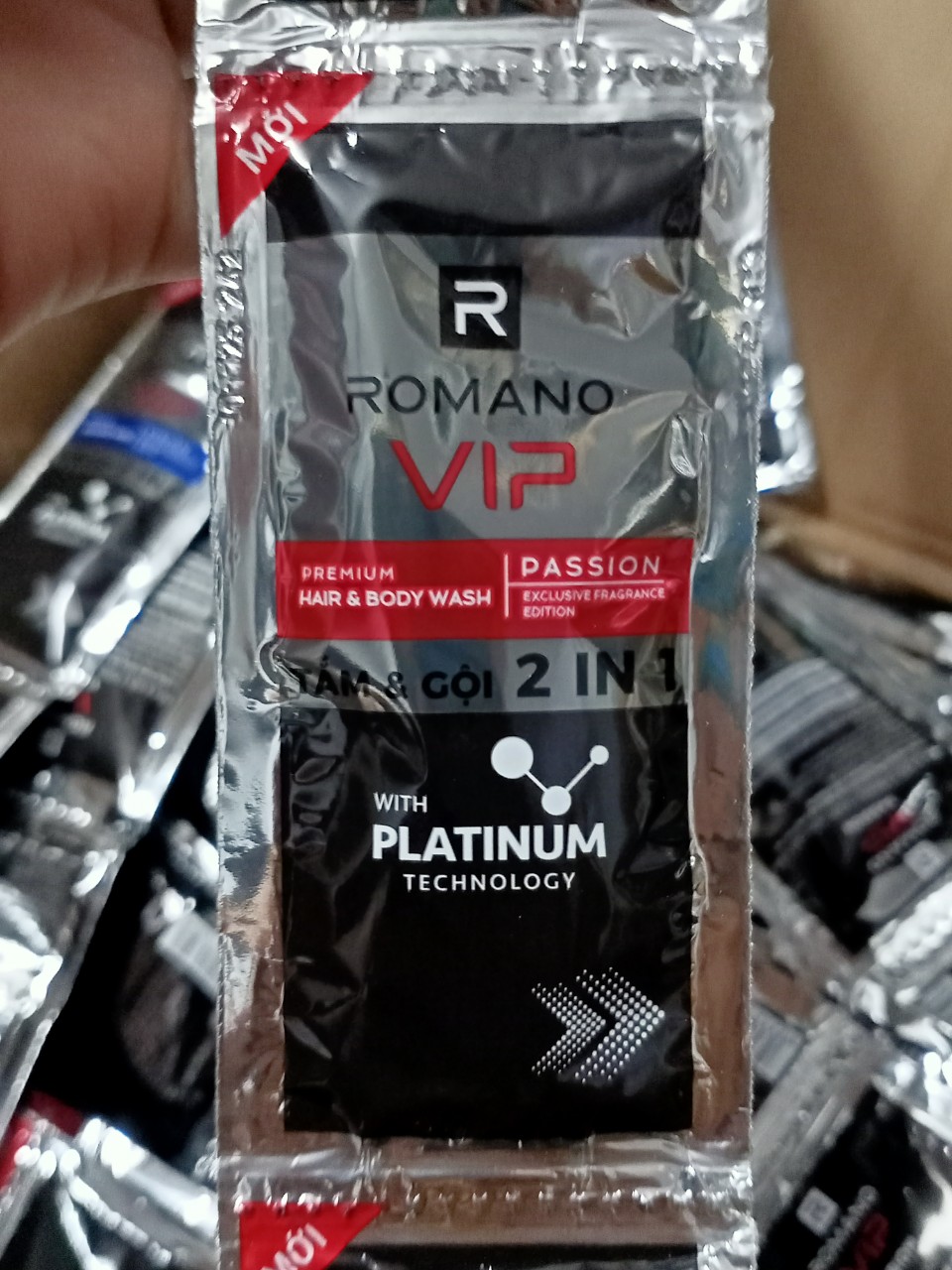 Set 50 gói dầu gội Romano 5g (Xanh lá  - Đỏ - XANH  -)