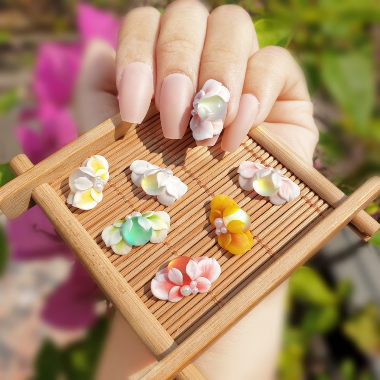Hoa bột ôm đá mắt mèo đính móng (combo 4 bông) BYH013