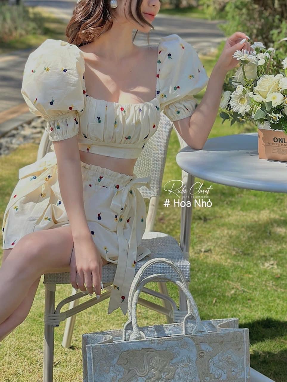 ❤️❤️ Siêu phẩm sét áo cổ vuông tay bồng dáng croptop mix quần short buộc nơ ❤️❤️ Sét đồ dễ thương vô cùng tôn dáng 😍😍😍-lđ