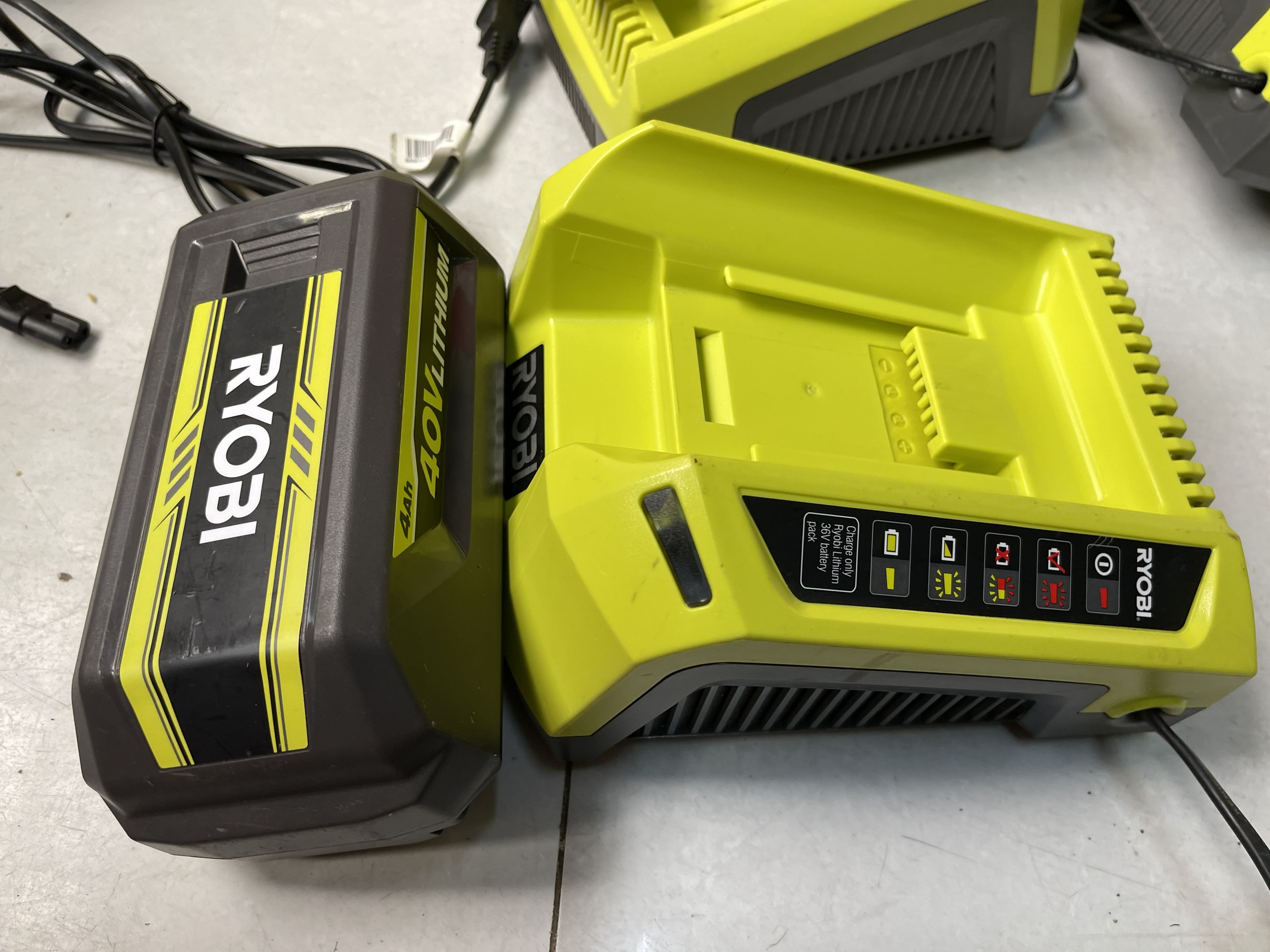 Pin và sạc Ryobi 40V 4Ah