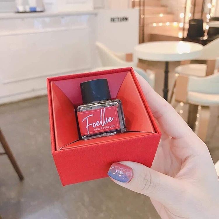 Nước Hoa Vùng Kín Foellie 5ml màu đỏ