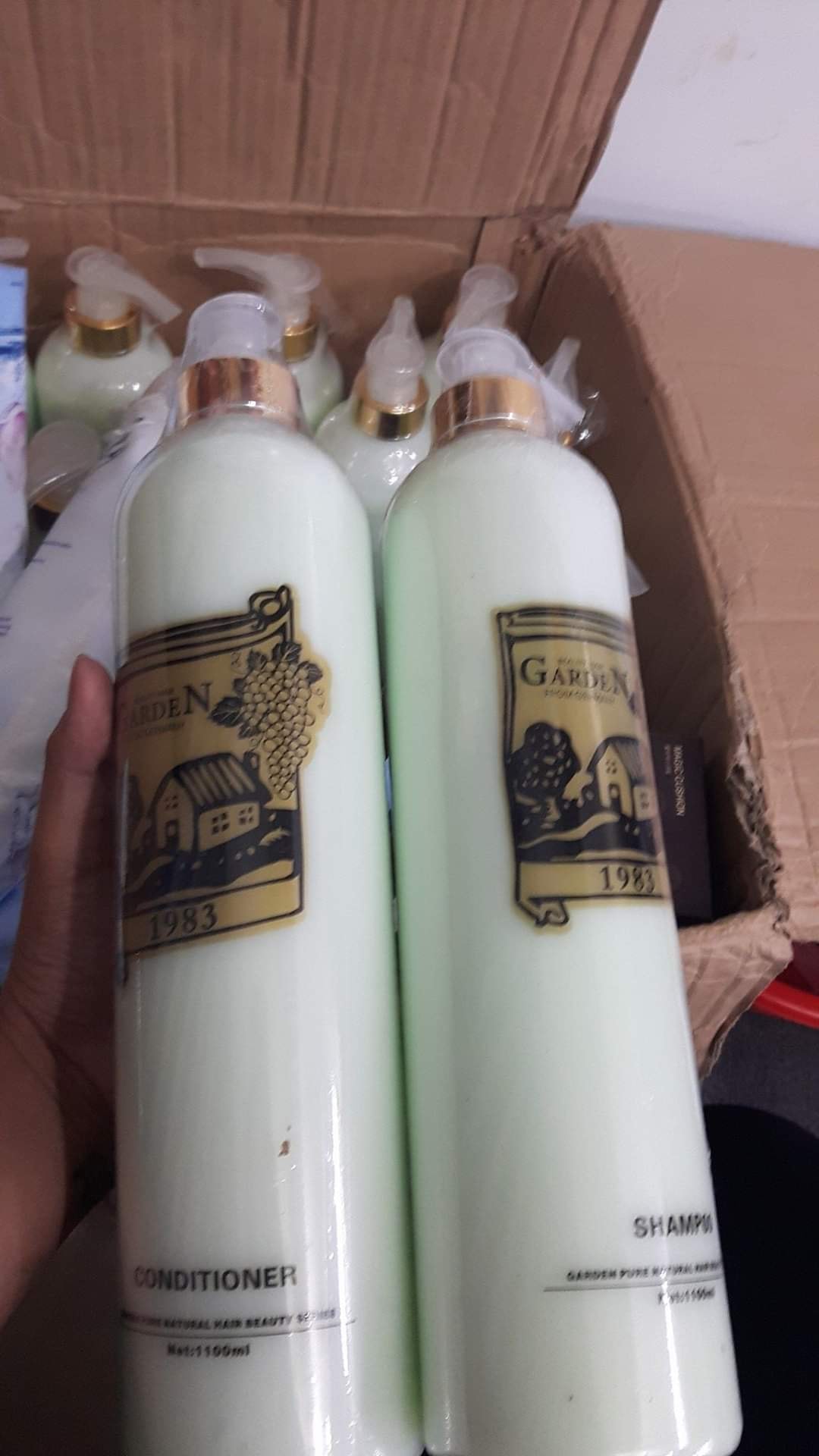 Bộ dầu gội và dầu xả Garden (1100ml/chai) Ruột Trắng Hoặc Xanh