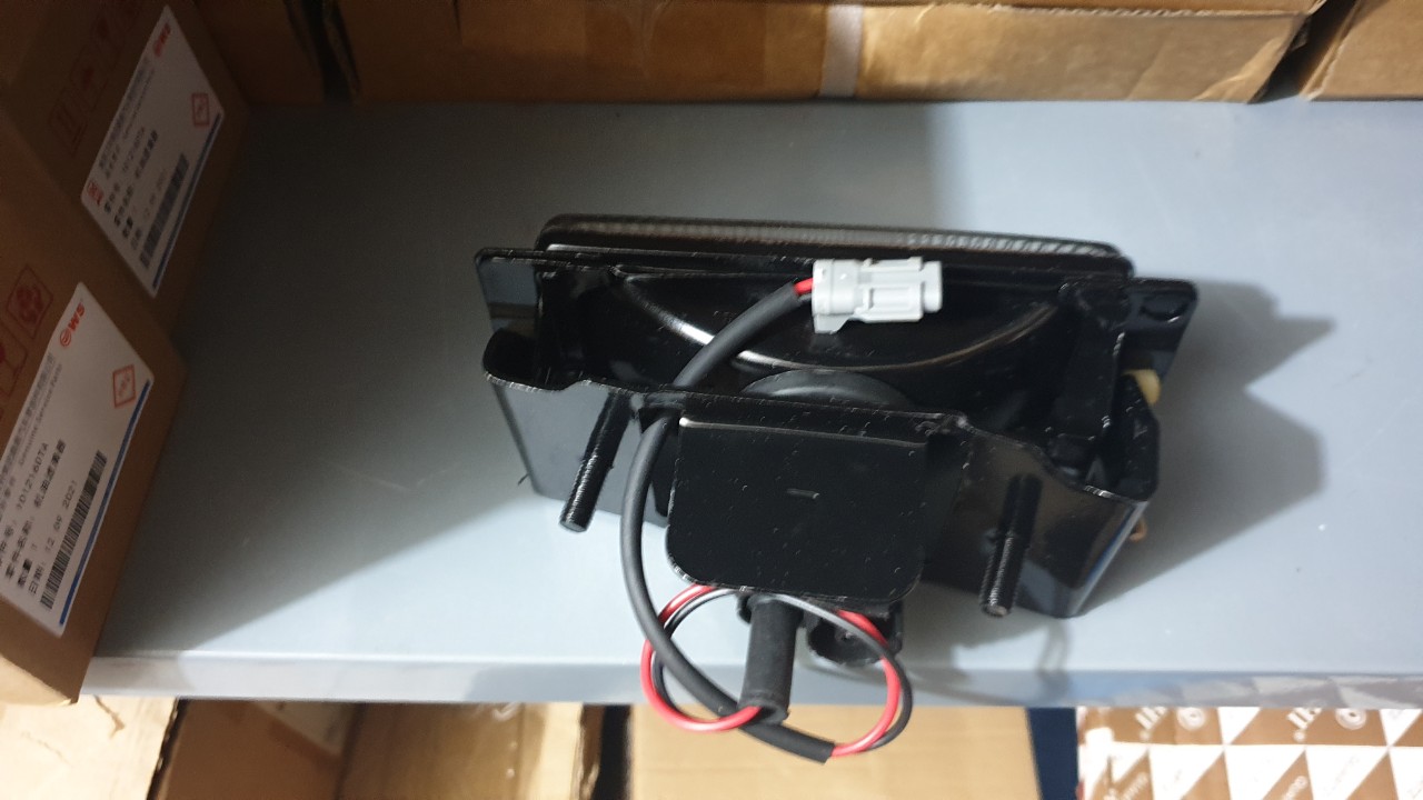 Đèn cản (đèn badsoc, đèn sương mù) Isuzu QKR, QKR 270, QKR91ps,...
