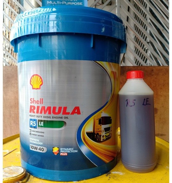 Dầu động cơ Shell Rimula R5 LE 10W-40.