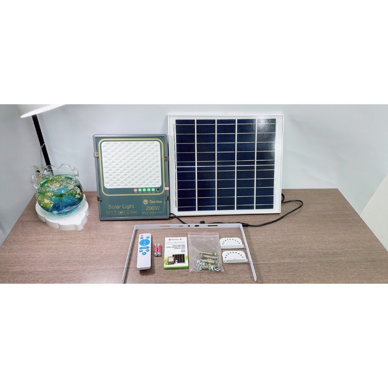 Đèn chiếu pha năng lượng mặt trời Rạng Đông 200W LED siêu sáng