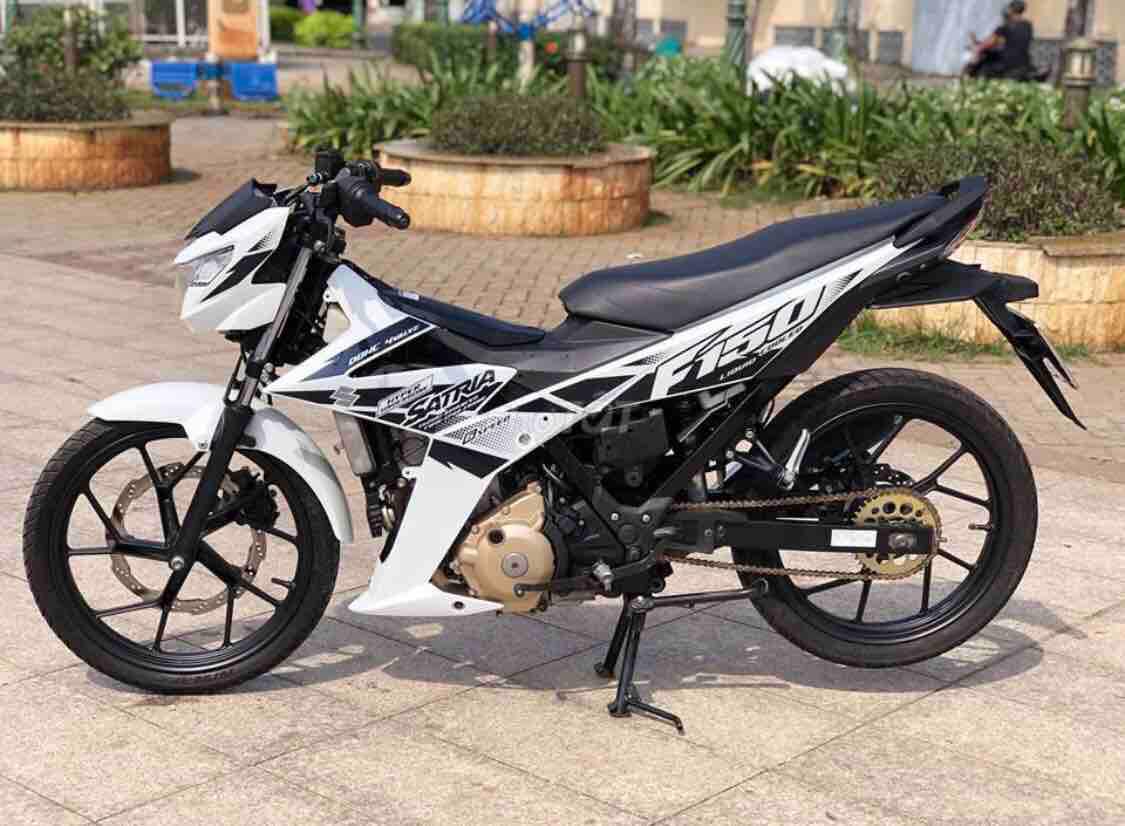 Tem rời Satria Fi 150 trắng đen