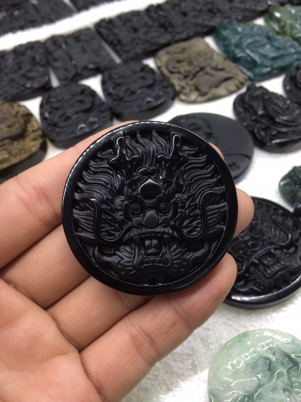 Mặt dây chuyền Rồng đá thạch anh đen - Đường kính 4,5cm