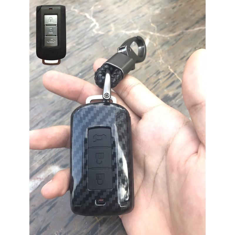 Bao da chìa khóa carbon xe Mitsu Xpander 2018 2019 2020  có kèm móc treo chắc chắn Bảo vệ chìa khóa khỏi va đập, tránh trầy xước, hư hỏng bộ điều khiển, giúp nâng cao tuổi thọ của chìa khóa