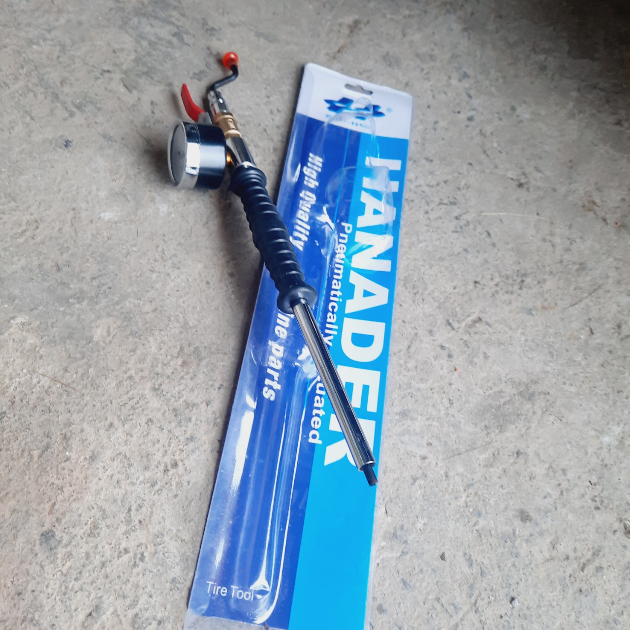 Bơm ngoáy, bơm hạt gạo, bơm lốp xe tải