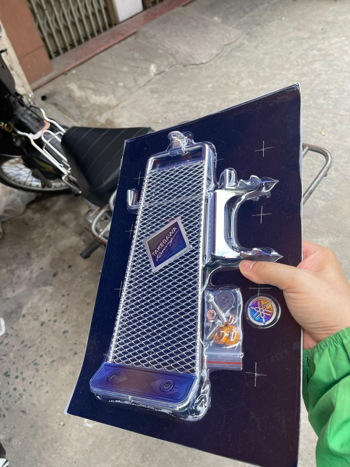 Baga giữa kiểu lưới tem titan cho Exciter 150.
