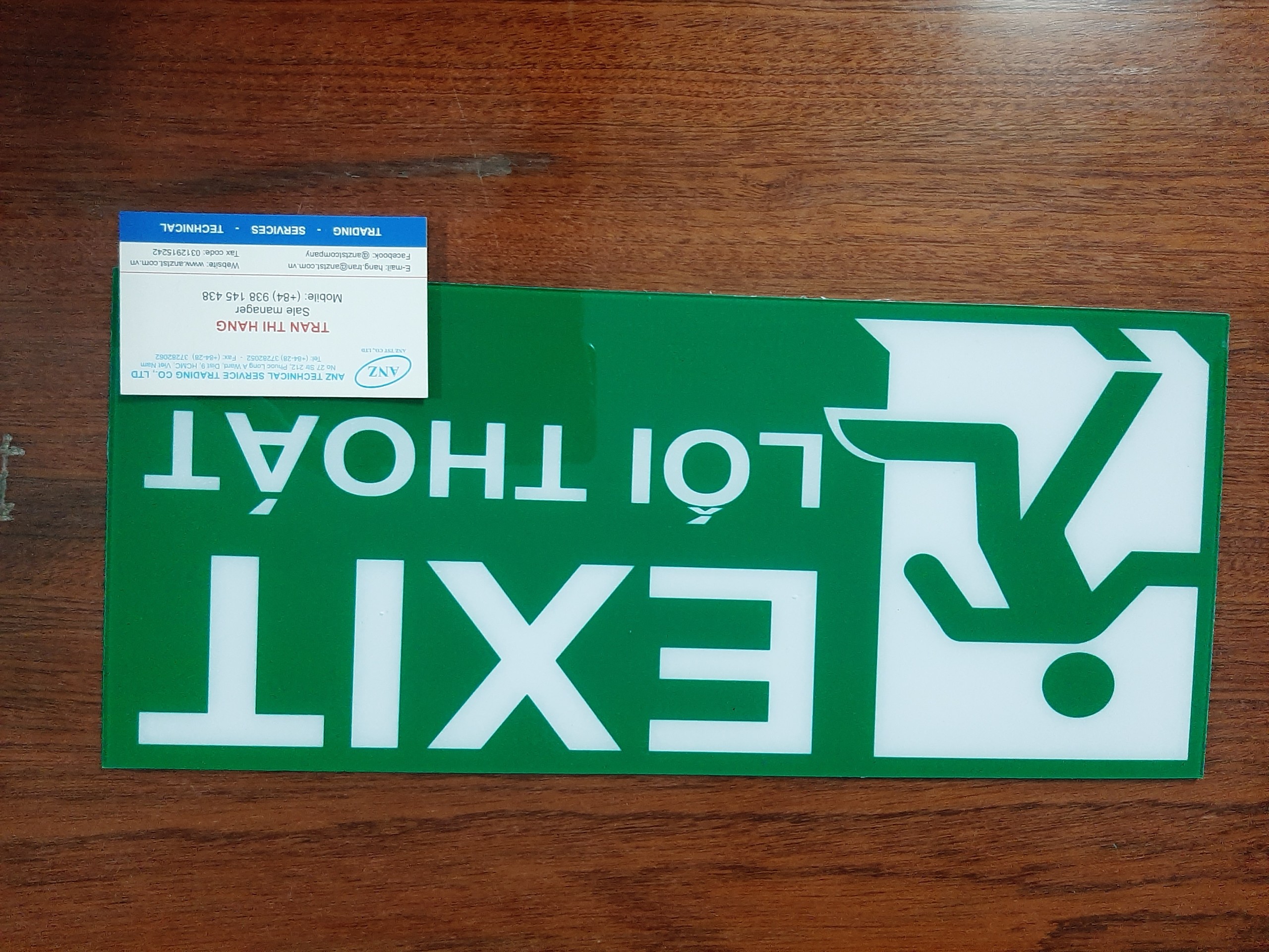 BẢNG MICA CẤM LỬA, NƠI ĐỂ BÌNH CHUA CHÁY , BẢNG EXIT. CẤM HÚT