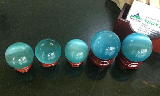 Cầu phong thủy đá mắt mèo trắng - Đường kính 3,5cm; 4,5cm; 5,5cm