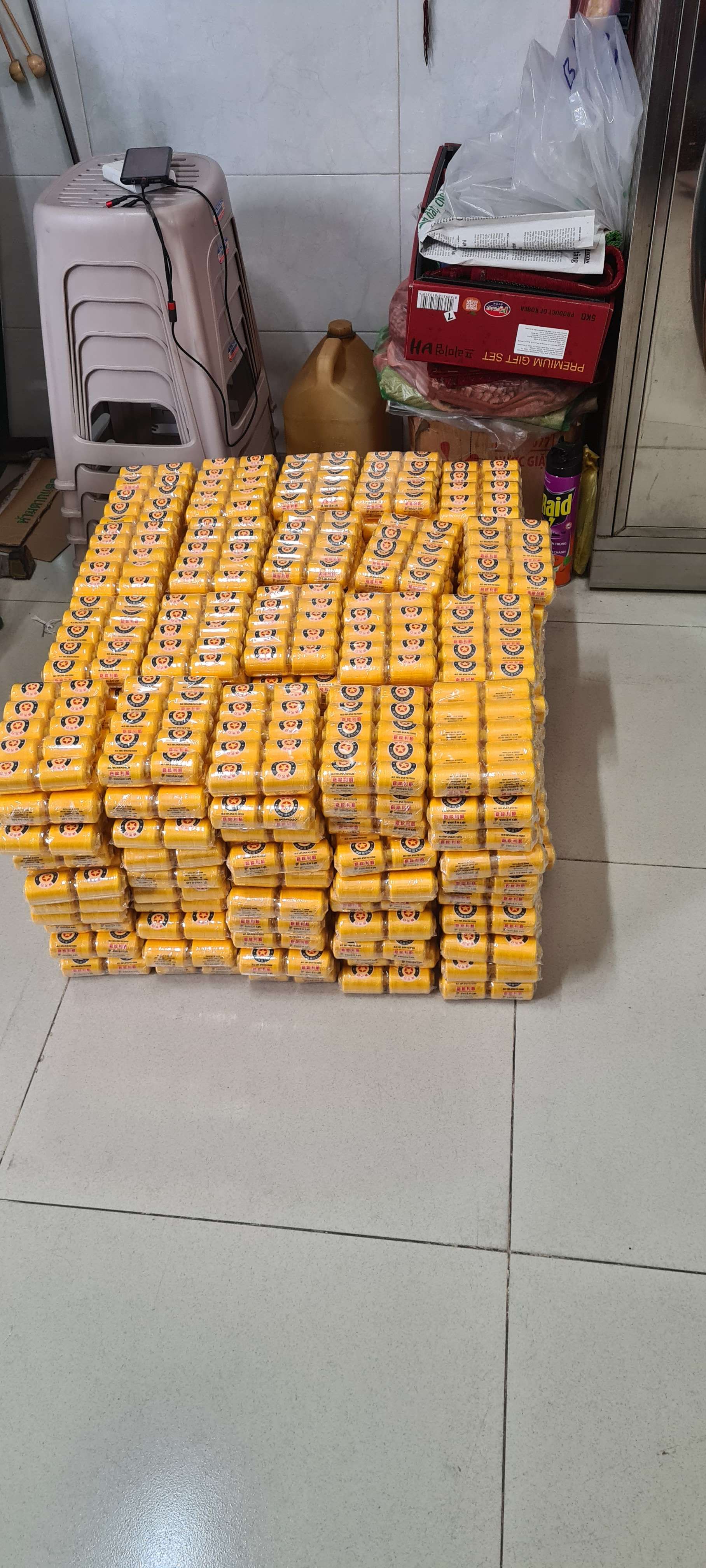 [Nhập RS0822 giảm 30k cho đơn 99k]Chỉ May One Lớn  Vỉ 10 Cuộn Nhiều Màu ( giao hàng màu ngẫu nhiên)