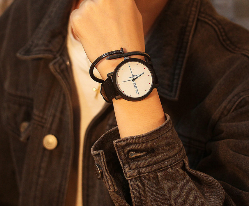 (Extra gift 1 tablets battery worth 20K) clock male face motifs heart rate