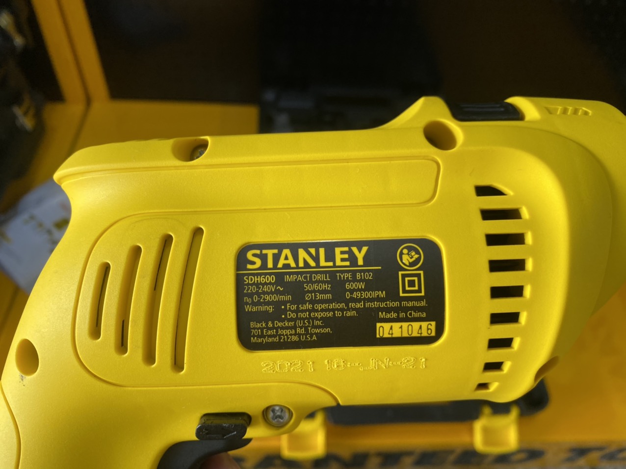 Máy khoan cầm tay 600W Stanley SDH600K