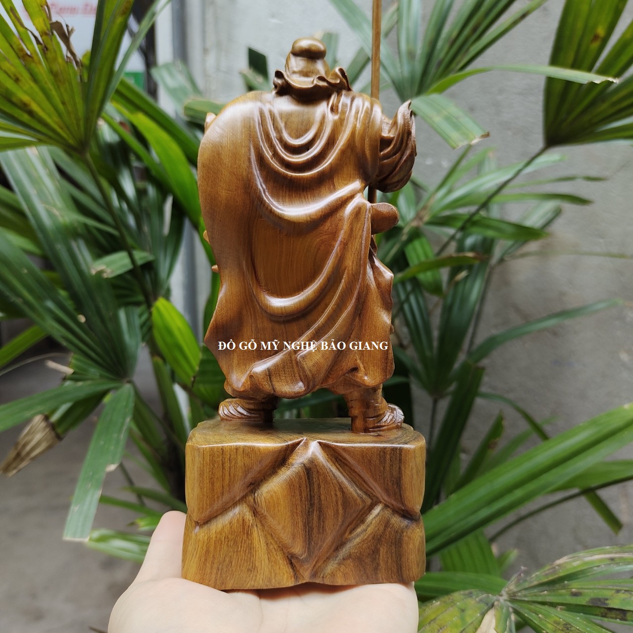Tượng quan công gỗ bách xanh đế rồng