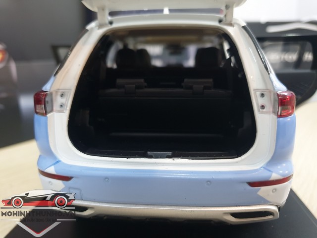 [HCM]Xe mô hình Mitsubishi Outlander 2023 tỉ lệ 1:18