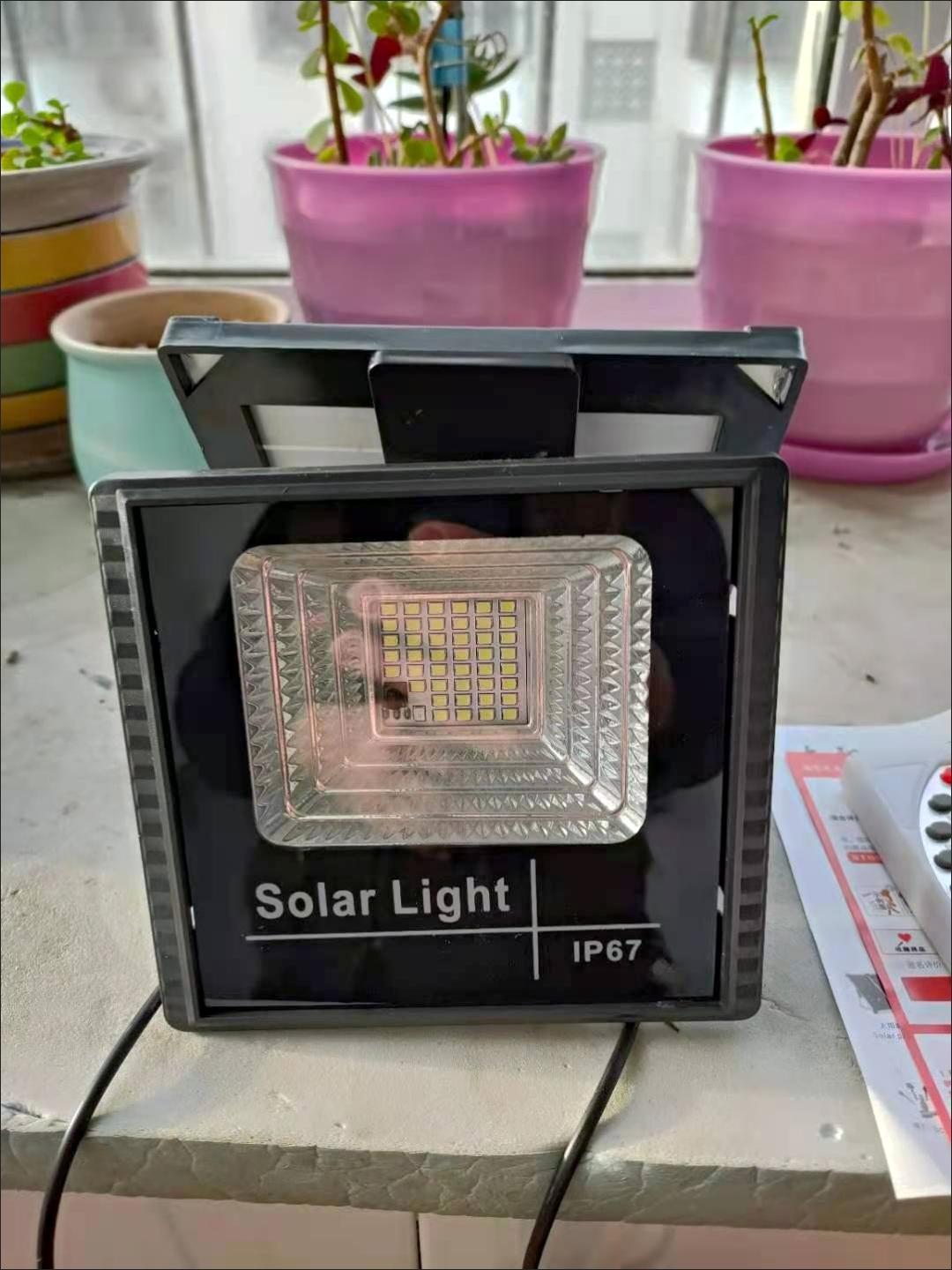 Đèn led năng lượng mặt trời 15W