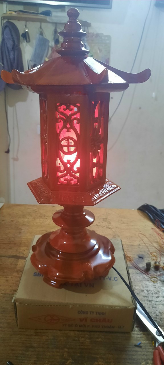 cặp đèn thờ mái chùa gỗ hương cao 48 cm