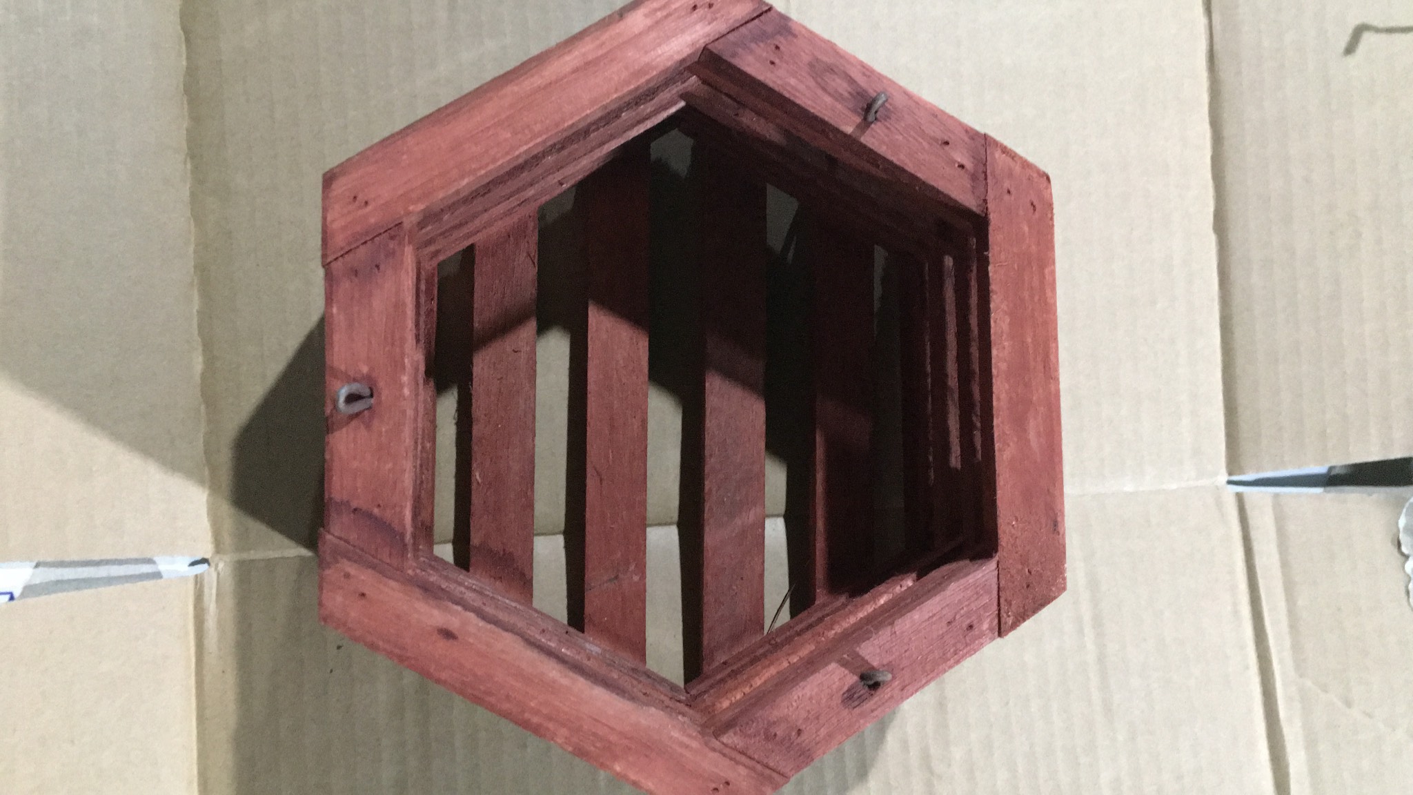 Chậu lục giác Gỗ Sao Đỏ 01 cái