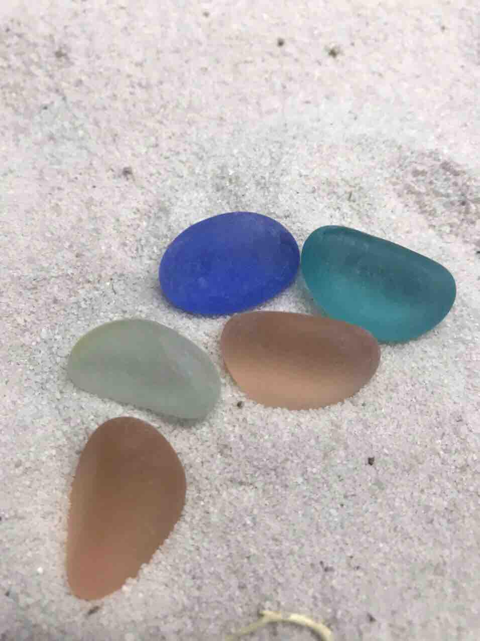 Sỏi nhiều màu trang trí bể cá