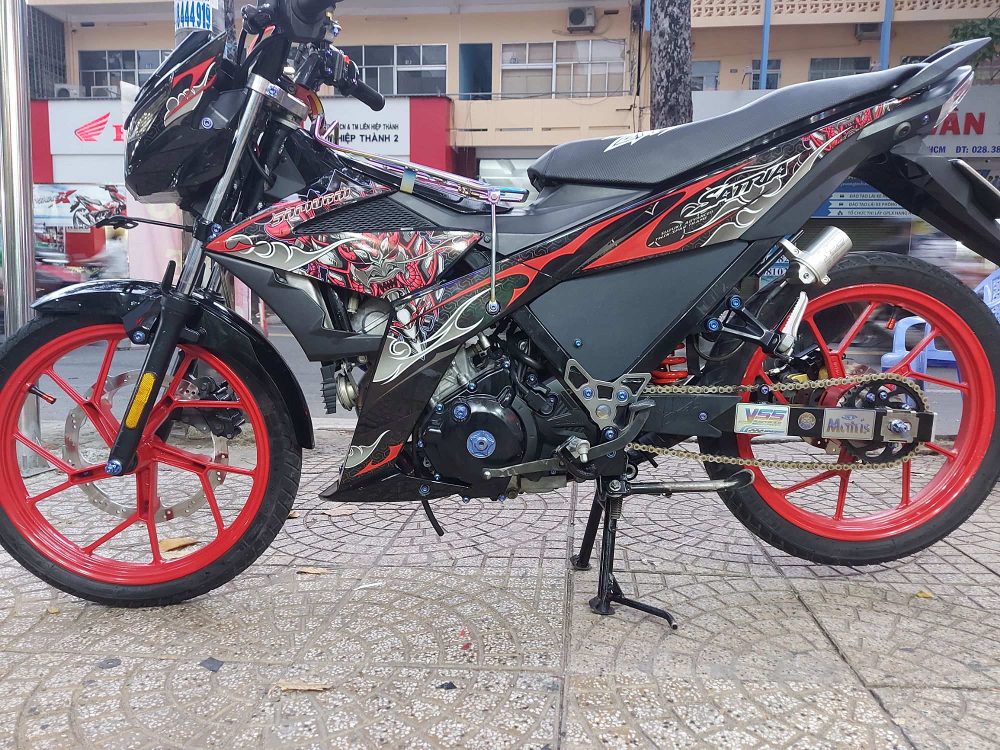 [HCM]Tem xe satria  tem rời 3 lớp cao cấp dán xe đen  xe đỏ