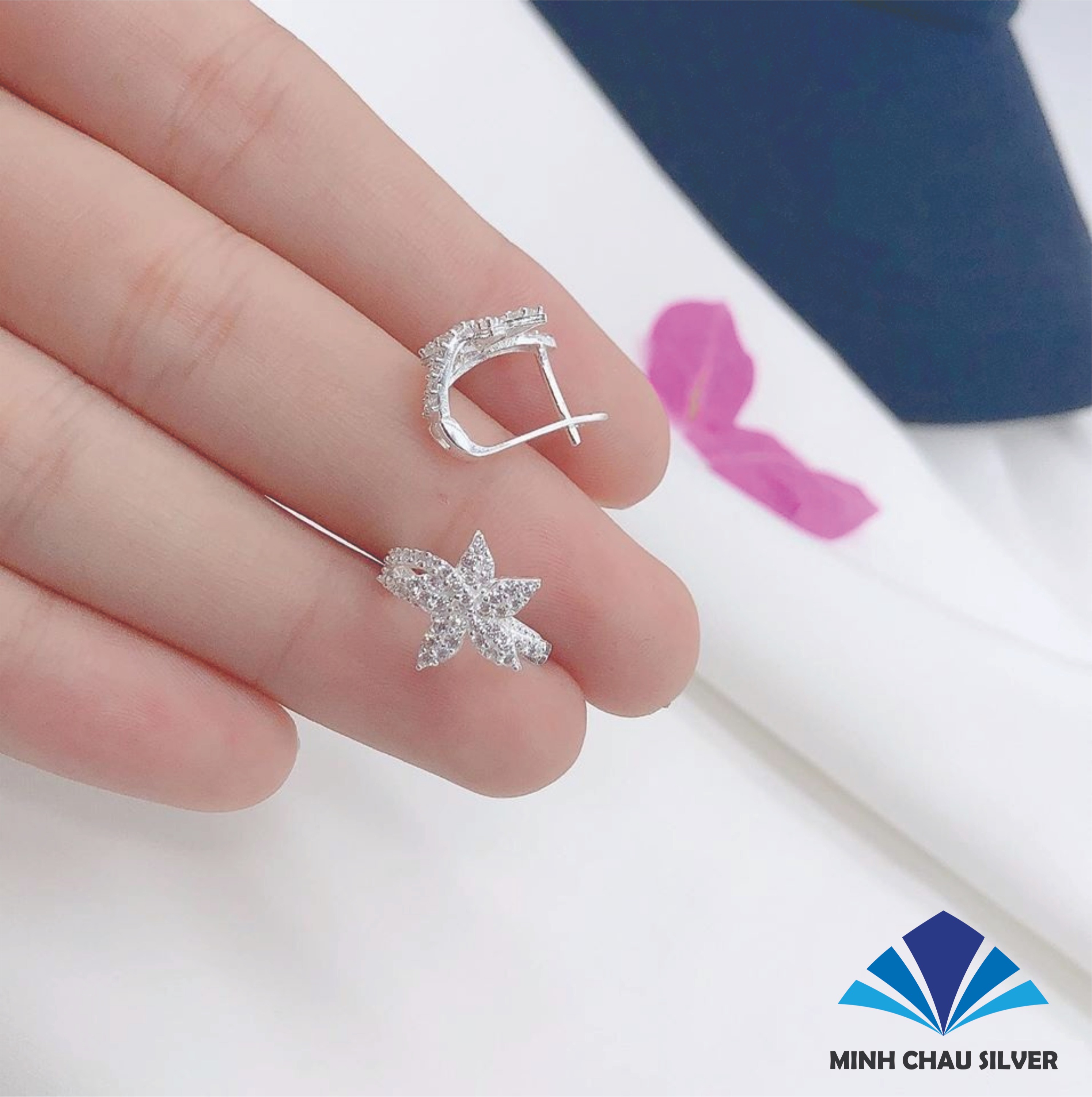 Bông tai bạc ta gắn đá siêu sang