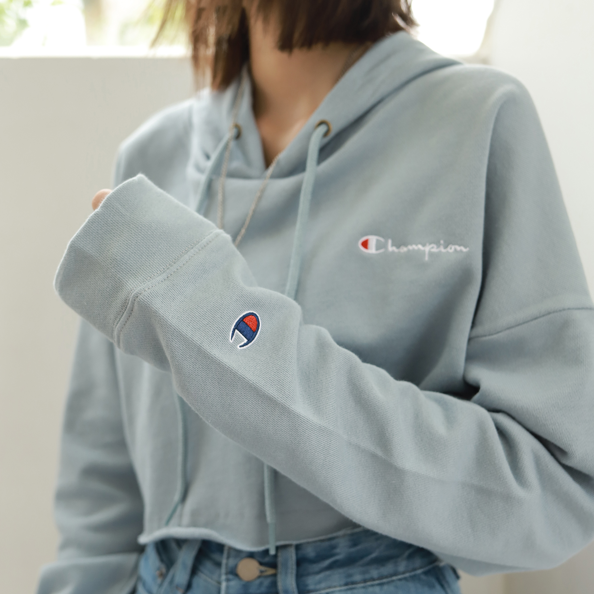Áo hoodie croptop champion màu xanh blue nhạt