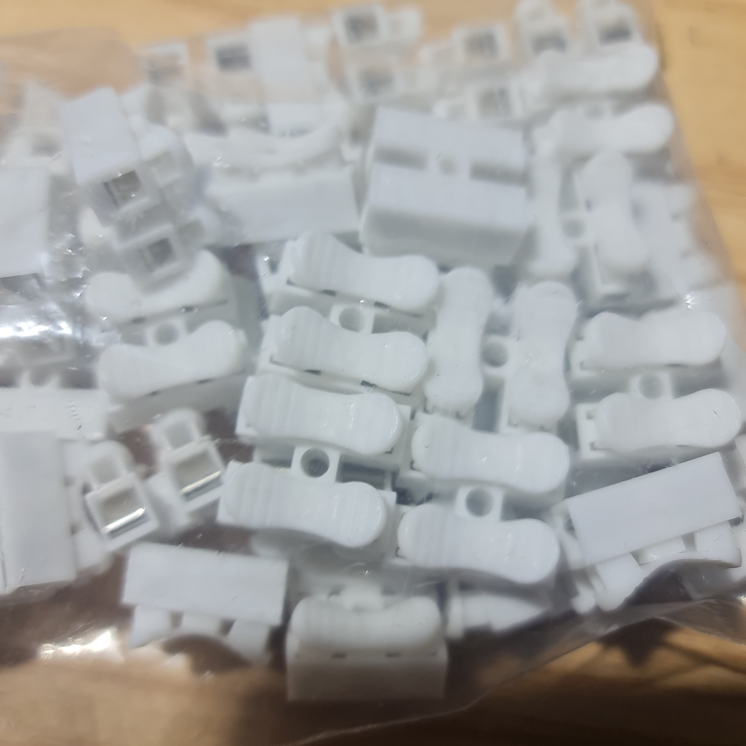 Cầu ( cút ) nối dây điện, kẹp nối dây đôi CH2 CH-2