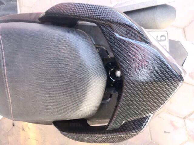 ốp cảng sau air blade 2019-2016 cacbon