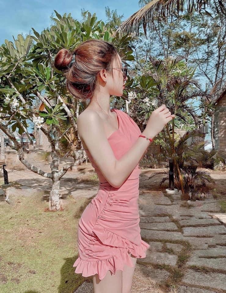 Đầm lệch vai hồng chất đũi