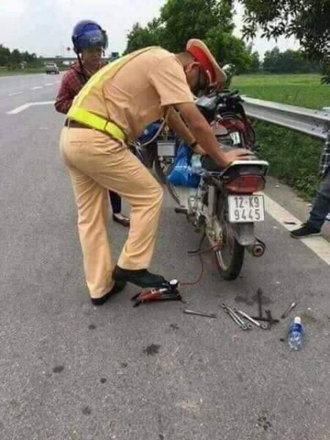 Bơm Hơi Đạp Chân Mini