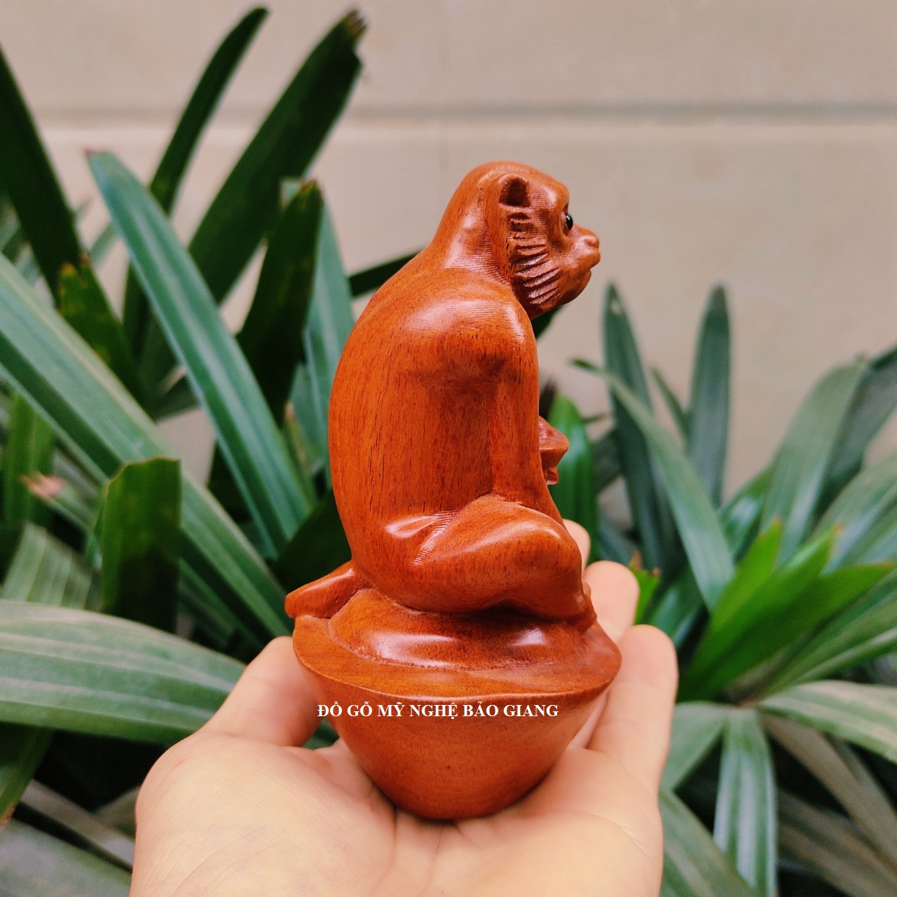 Tượng con khỉ gỗ hương 12 cm
