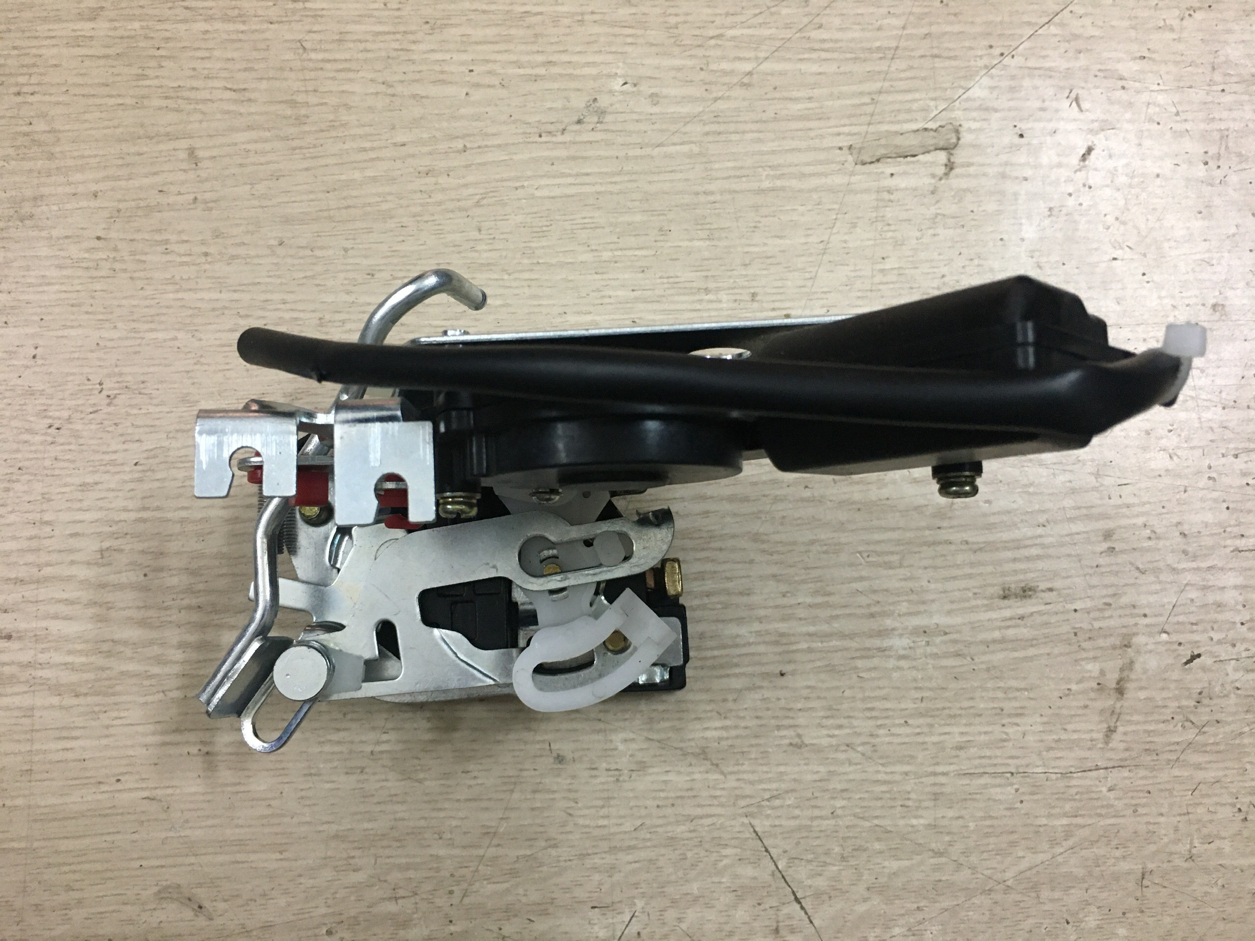Khóa ngậm cánh cửa (điện) Dongben X30
