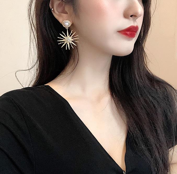 Bông tai nữ nam họa tiết mặt trời sang chảnh L1-BT69