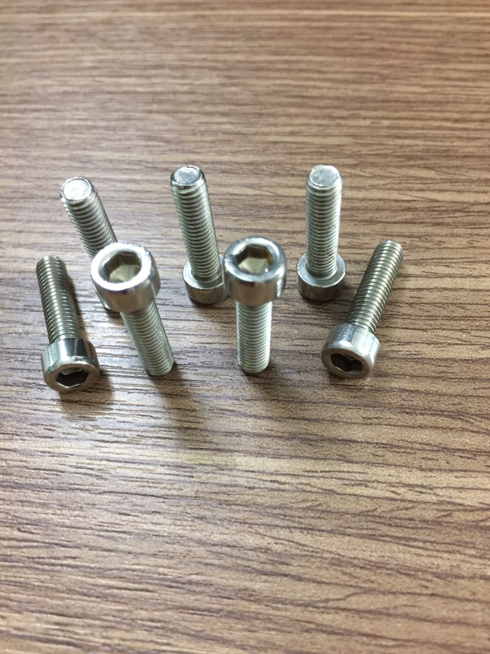 1 BỊCH 50 CON BULONG LỤC GIÁC INOX 201 5x20 M.E HOÀNG KHANG