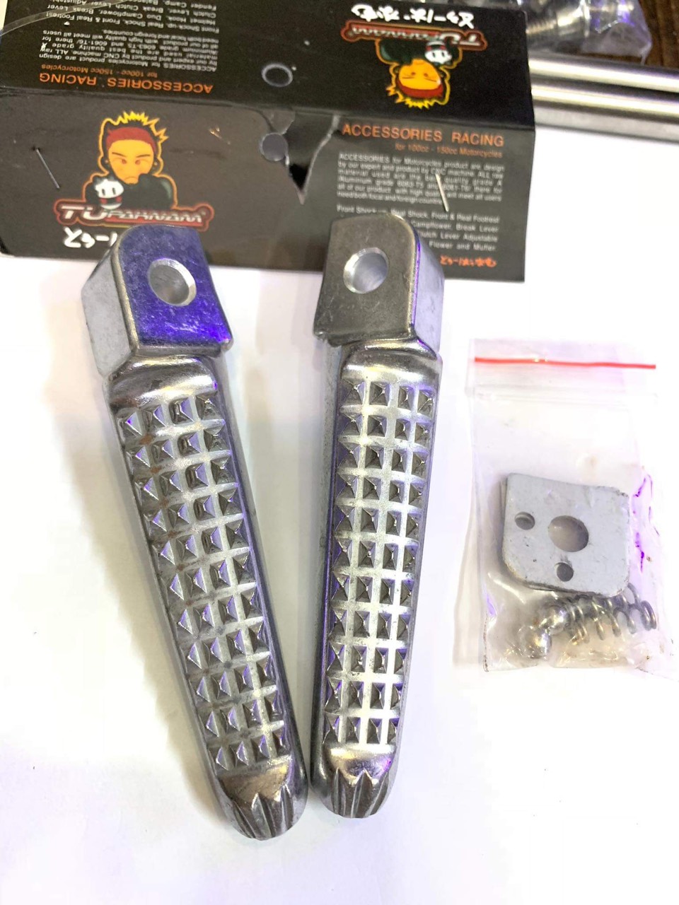 Gác chân Nhôm gắn nhiều dòng xe Wave Dream Ab Vario ( Trừ dòng Yamaha phải chế 1 ít )