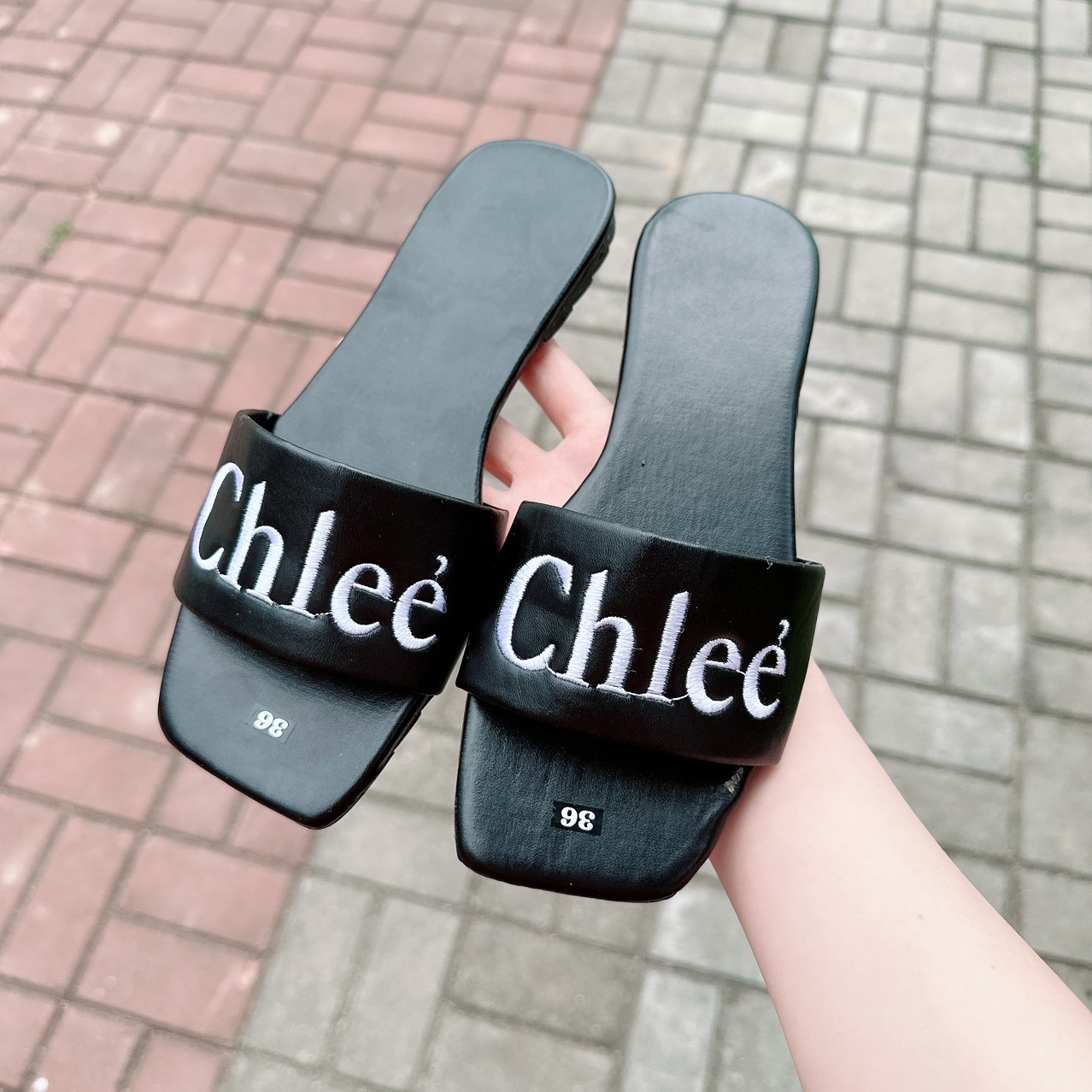 Dép quai ngang nữ thêu chữ chlee siêu xinh