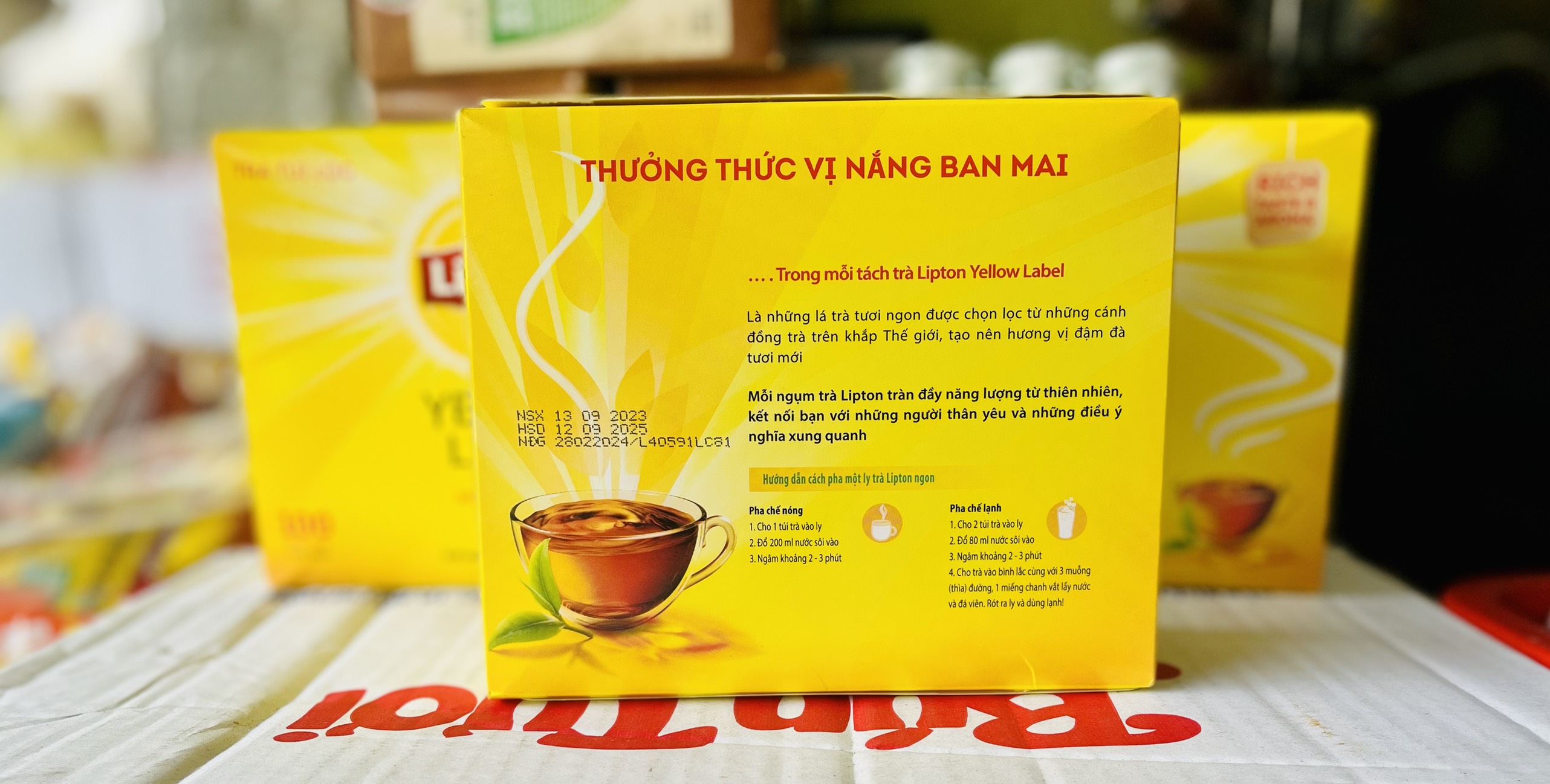 Trà đen túi lọc Lipton nhãn vàng hộp (100 gói x 2g)