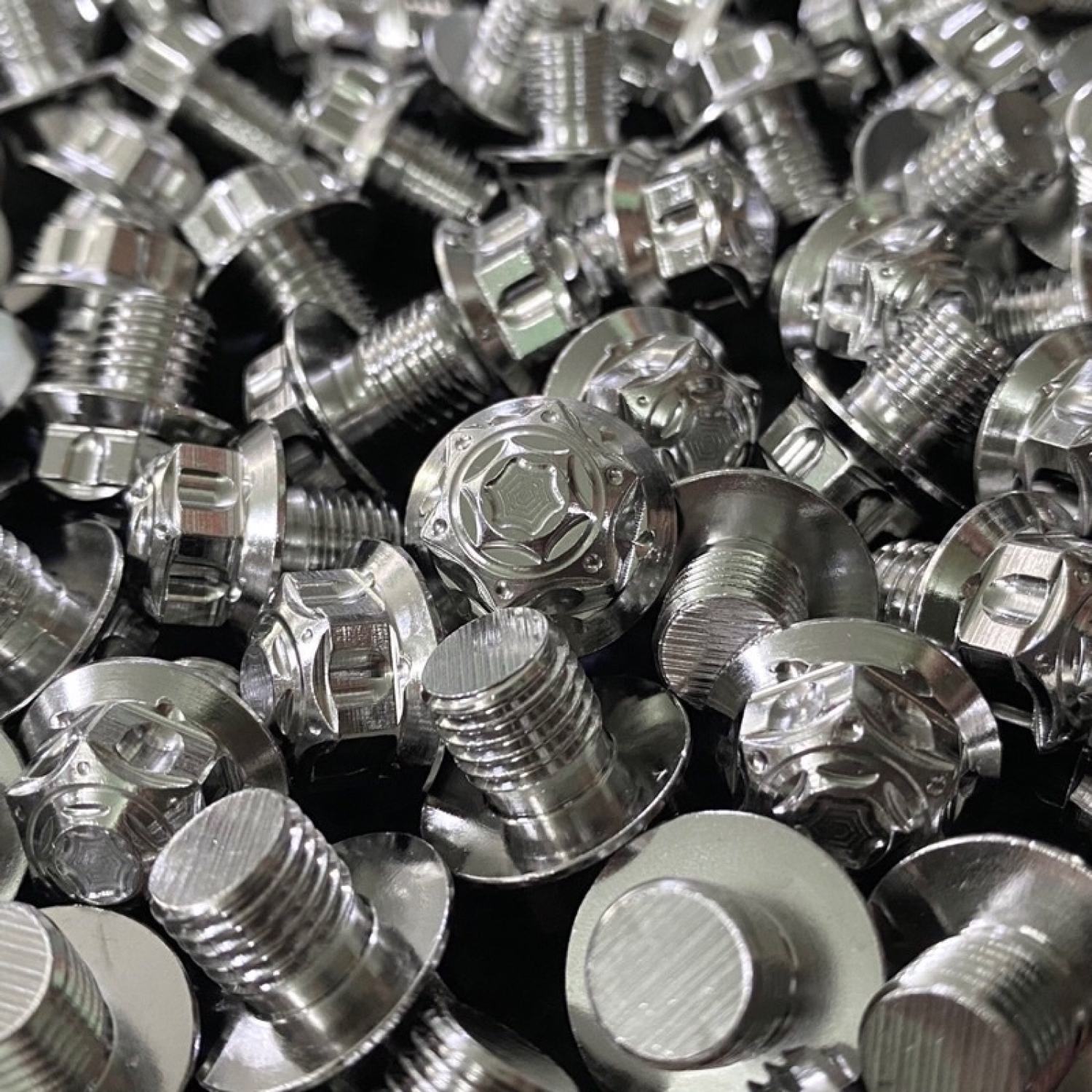 Ốc chân kiếng M3 inox 304 dành cho mọi dòng xe