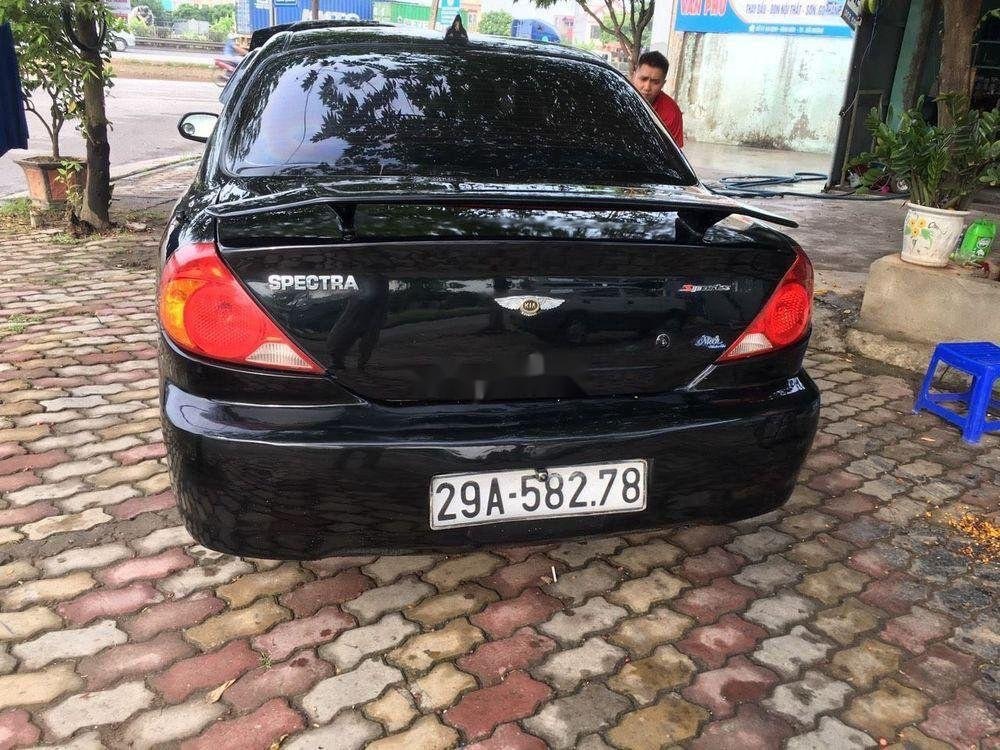 Đuôi gió thể thao sedan.